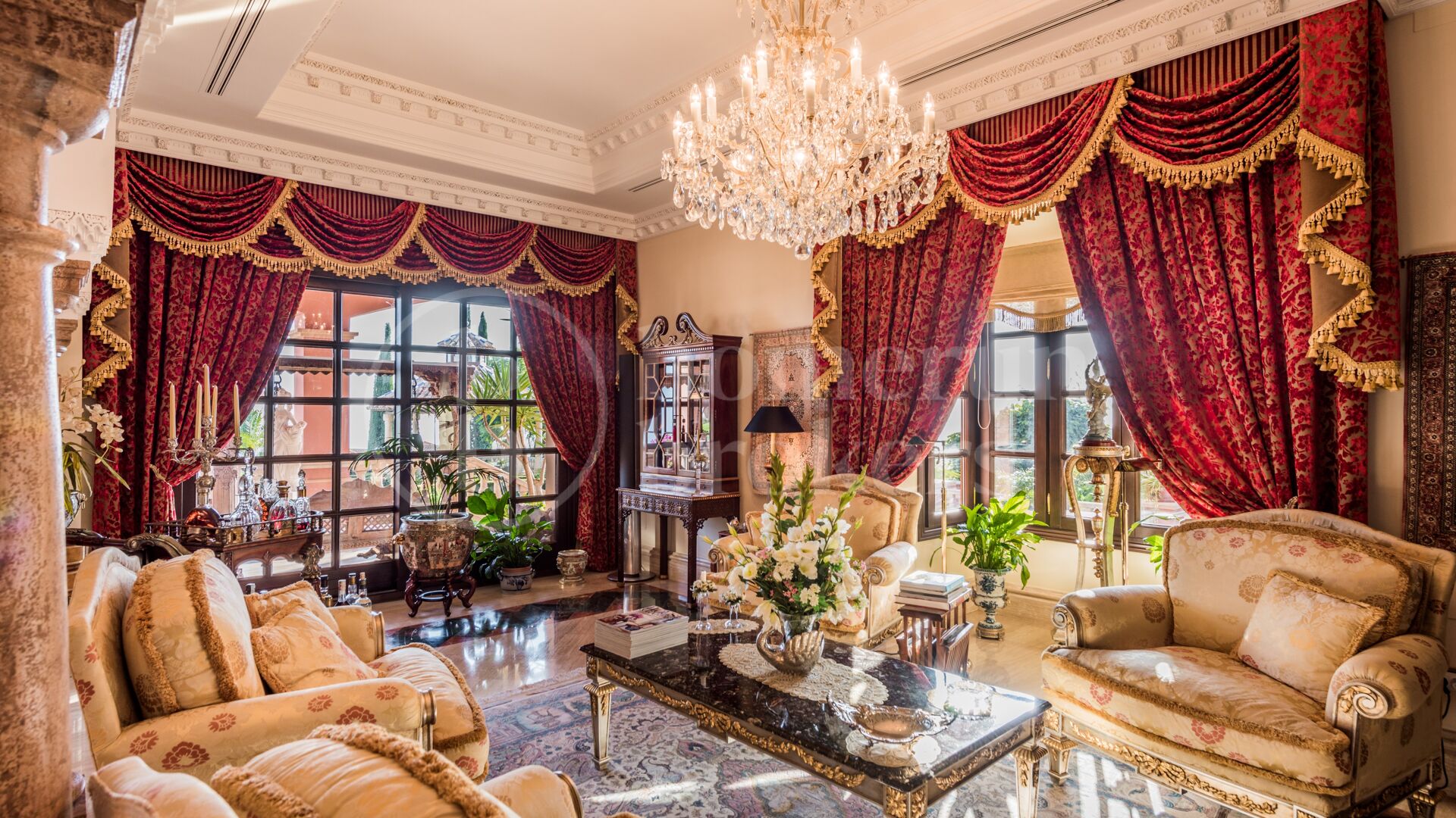 Villa Medusa – A Grand Classical Estate with Unrivaled Views in Sierra Blanca
