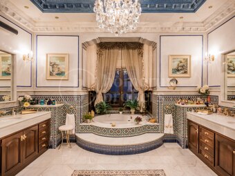 Villa Medusa – A Grand Classical Estate with Unrivaled Views in Sierra Blanca