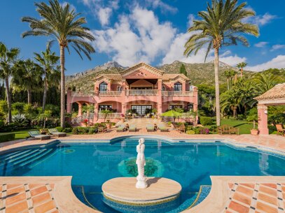 Villa Medusa – A Grand Classical Estate with Unrivaled Views in Sierra Blanca