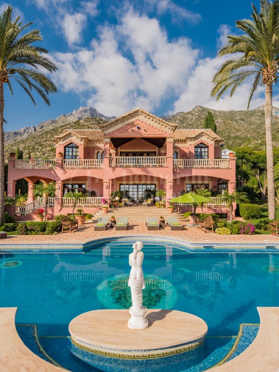 Villa Medusa – A Grand Classical Estate with Unrivaled Views in Sierra Blanca