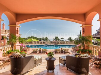 Villa Medusa – A Grand Classical Estate with Unrivaled Views in Sierra Blanca