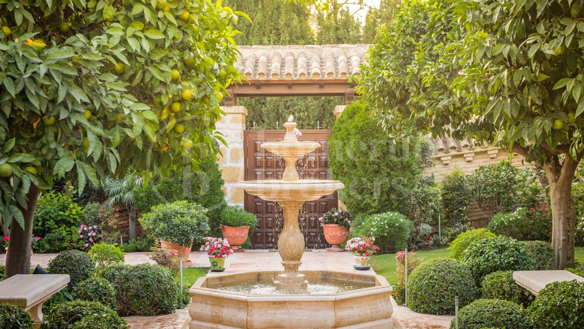 Villa Medusa – A Grand Classical Estate with Unrivaled Views in Sierra Blanca
