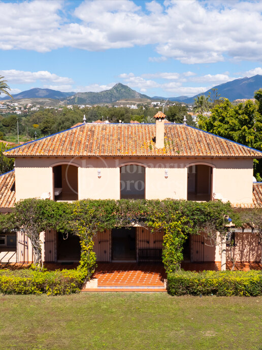 Casa Claudia - Charming Beachside Villa in Paraiso Barronal, Estepona