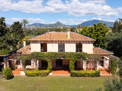 Casa Claudia - Charming Beachside Villa in Paraiso Barronal, Estepona