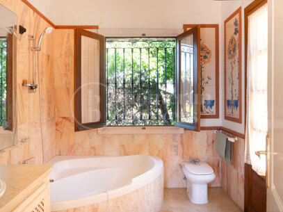Casa Claudia - Charming Beachside Villa in Paraiso Barronal, Estepona