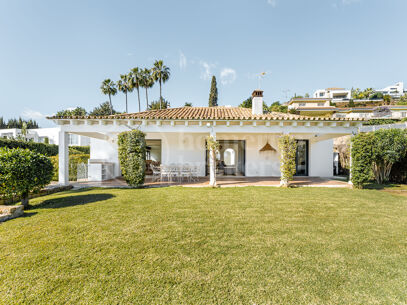 Villa Capricho | Front Golf Pool Views