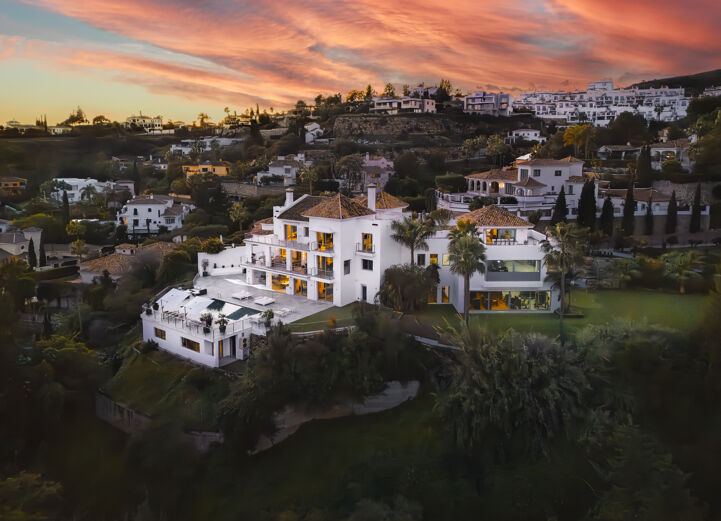 Luxury Villa For Sale In Paraiso Alto
