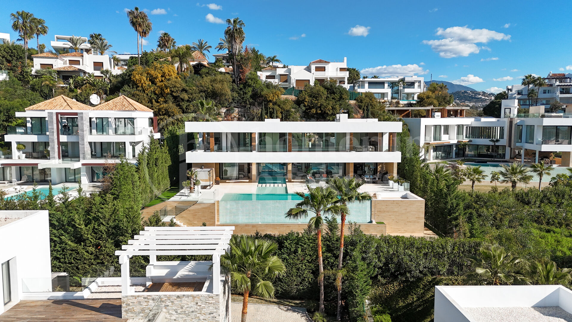 Villa Onyx – Panoramautsikt över hav och golf i prestigefyllda La Alquería, Benahavís
