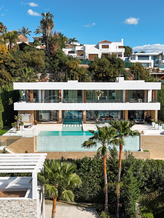 Villa Onyx - Panoramic Sea and Golf Views in Prestigious La Alquería, Benahavís