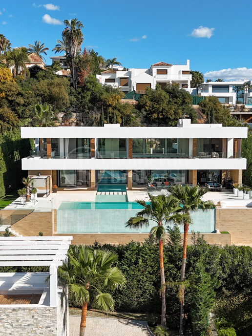 Villa Onyx - Panoramic Sea and Golf Views in Prestigious La AlquerÃa, BenahavÃs