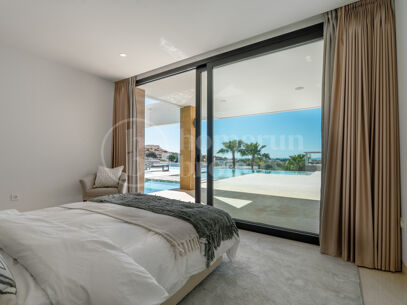 Villa Onyx – Panoramautsikt över hav och golf i prestigefyllda La Alquería, Benahavís