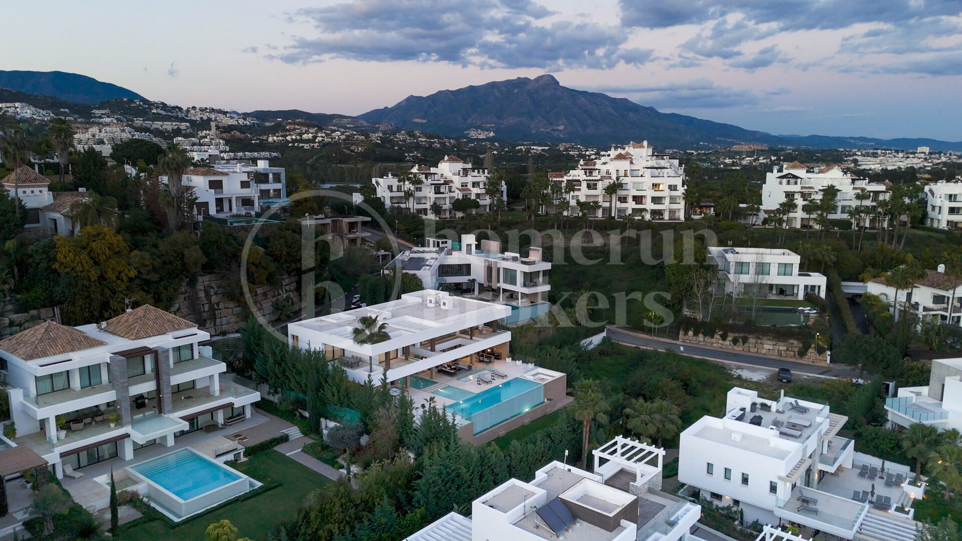 Villa Onyx – Panoramautsikt över hav och golf i prestigefyllda La Alquería, Benahavís