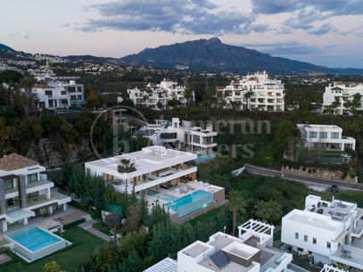 Villa Onyx – Panoramautsikt över hav och golf i prestigefyllda La Alquería, Benahavís