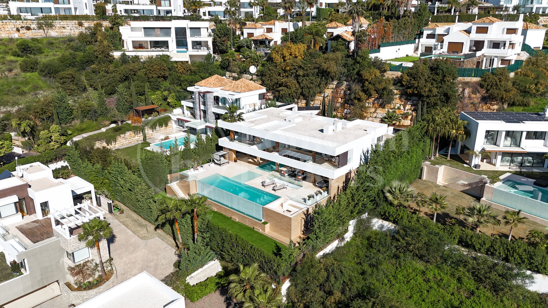 Villa Onyx – Panoramautsikt över hav och golf i prestigefyllda La Alquería, Benahavís