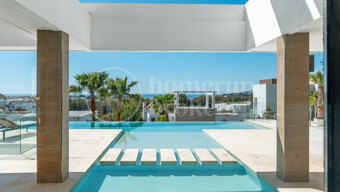 Villa Onyx - Panoramic Sea and Golf Views in Prestigious La Alquería, Benahavís