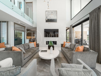 Villa Onyx – Panoramautsikt över hav och golf i prestigefyllda La Alquería, Benahavís
