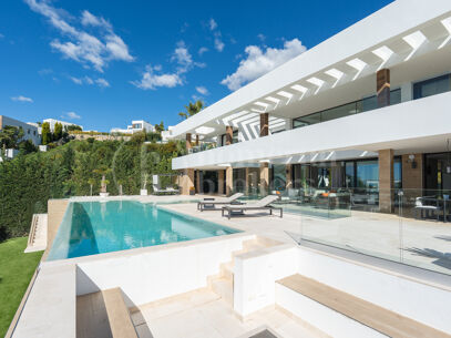 Villa Onyx – Panoramautsikt över hav och golf i prestigefyllda La Alquería, Benahavís
