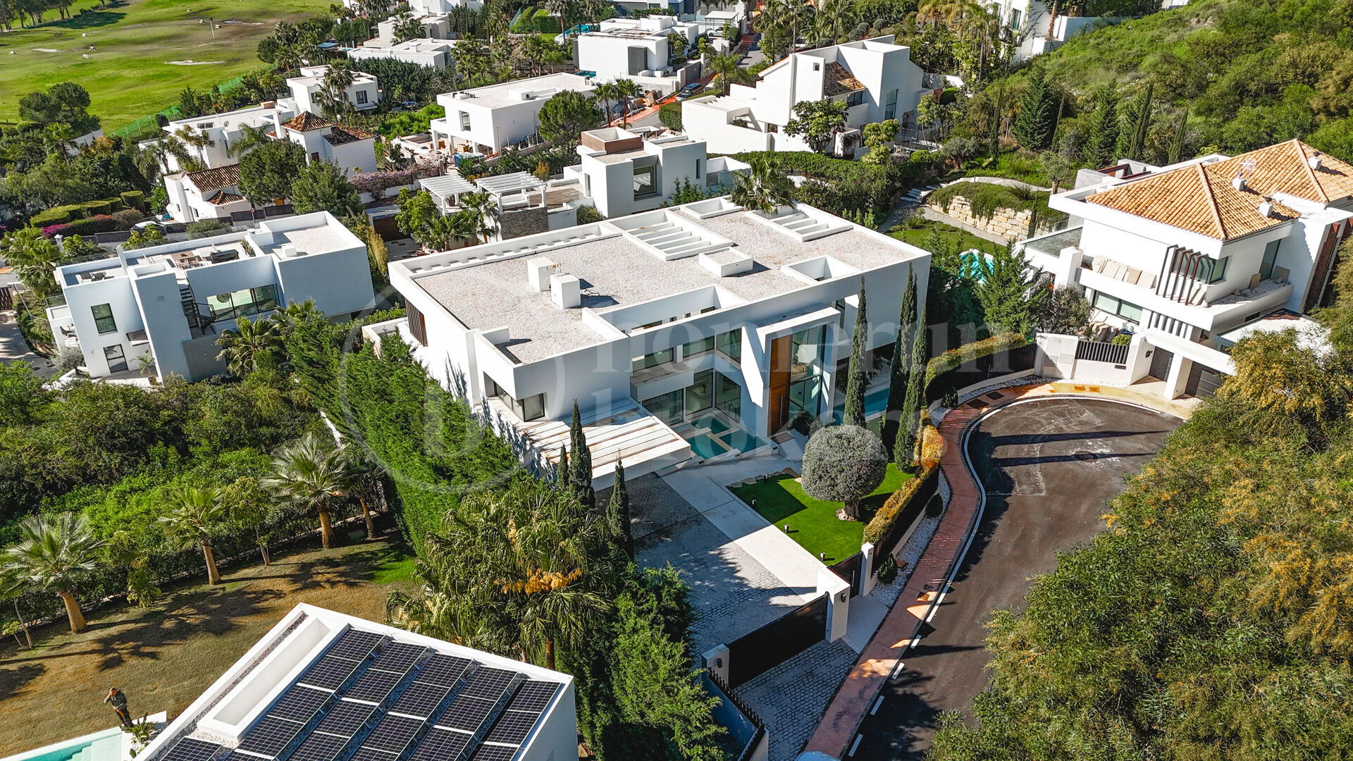 Villa Onyx – Panoramautsikt över hav och golf i prestigefyllda La Alquería, Benahavís