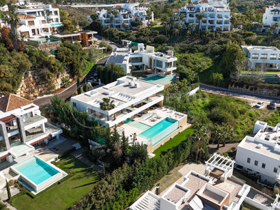Villa Onyx – Panoramautsikt över hav och golf i prestigefyllda La Alquería, Benahavís