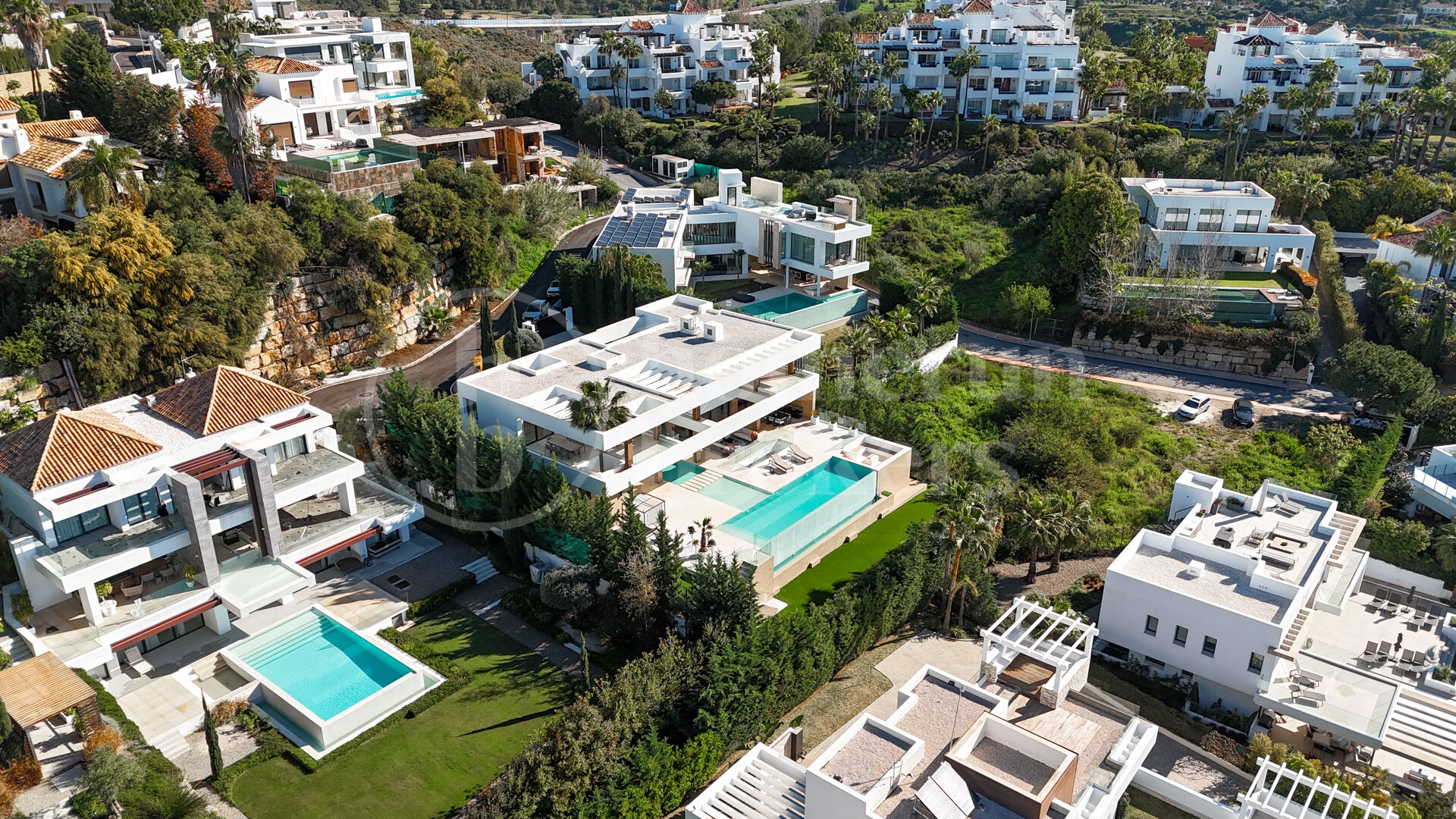 Villa Onyx – Panoramautsikt över hav och golf i prestigefyllda La Alquería, Benahavís