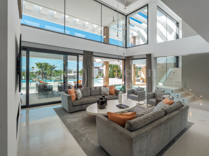 Villa Onyx – Panoramautsikt över hav och golf i prestigefyllda La Alquería, Benahavís