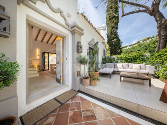 Casa Jimena – Renoverat Andalusiskt Radhus med Havsutsikt på Golden Mile i Marbella