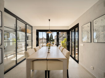 Casa Jimena – Renoverat Andalusiskt Radhus med Havsutsikt på Golden Mile i Marbella