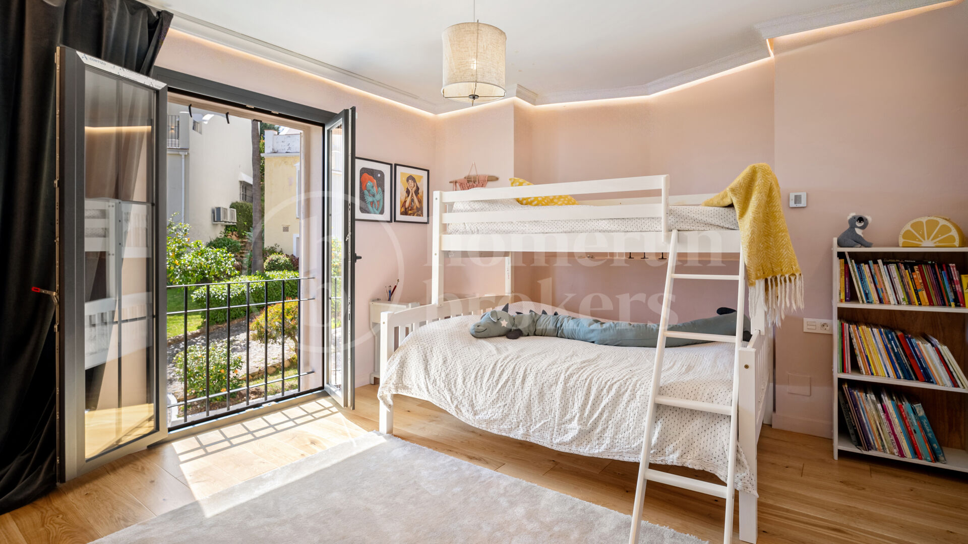 Casa Jimena – Renoverat Andalusiskt Radhus med Havsutsikt på Golden Mile i Marbella