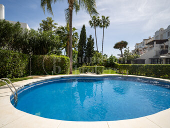 Casa Jimena – Renoverat Andalusiskt Radhus med Havsutsikt på Golden Mile i Marbella