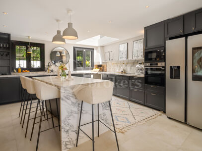 Casa Jimena – Renoverat Andalusiskt Radhus med Havsutsikt på Golden Mile i Marbella