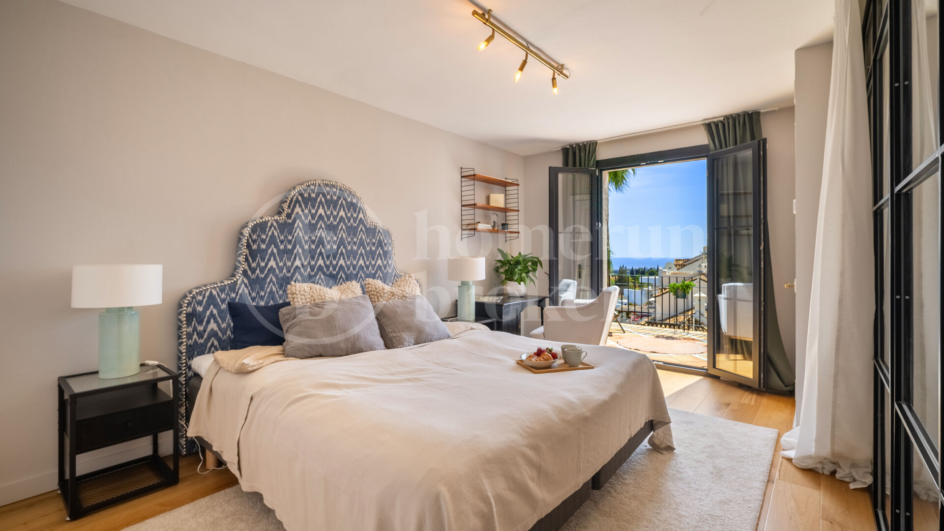 Casa Jimena – Renoverat Andalusiskt Radhus med Havsutsikt på Golden Mile i Marbella