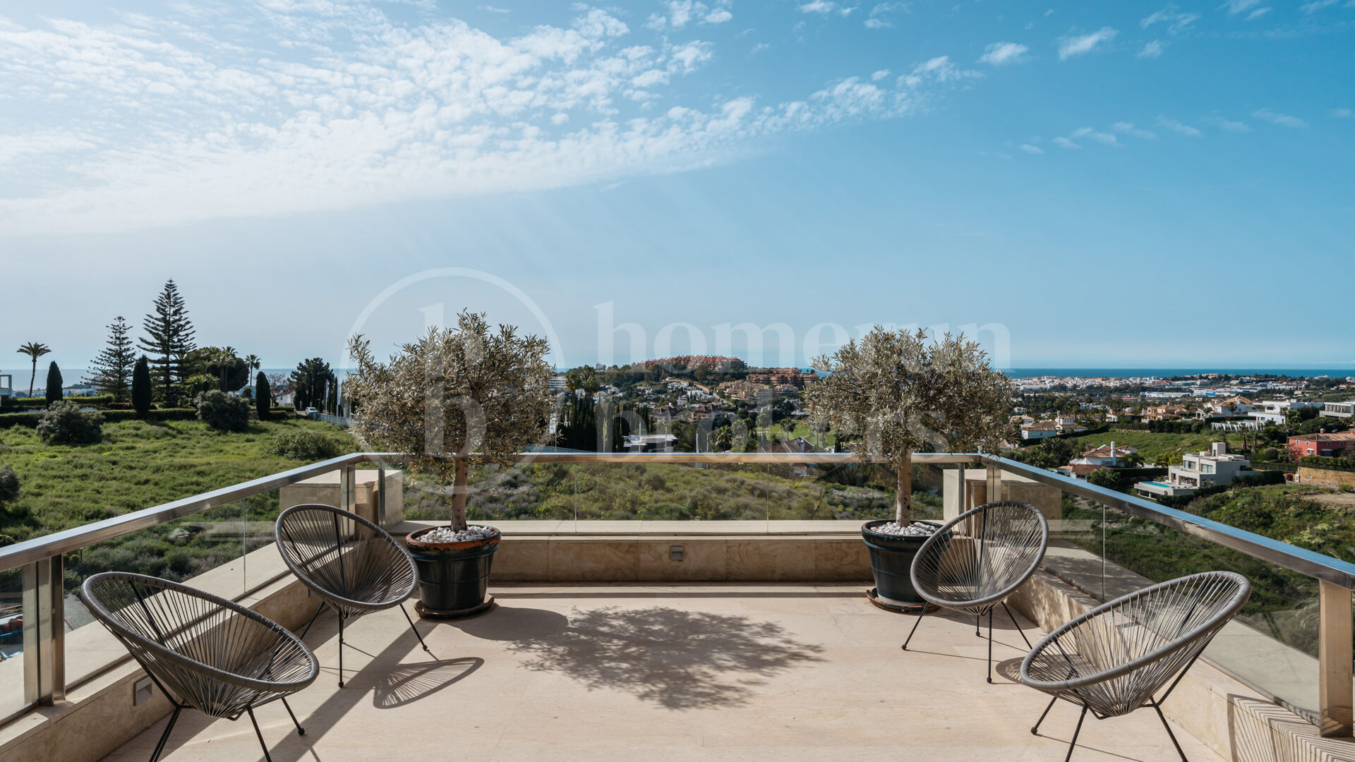 Penthouse Los Arrayanes - with Panoramic Sea Views and Private Pool in Nueva Andalucia