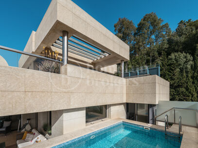 Penthouse Los Arrayanes - with Panoramic Sea Views and Private Pool in Nueva Andalucia