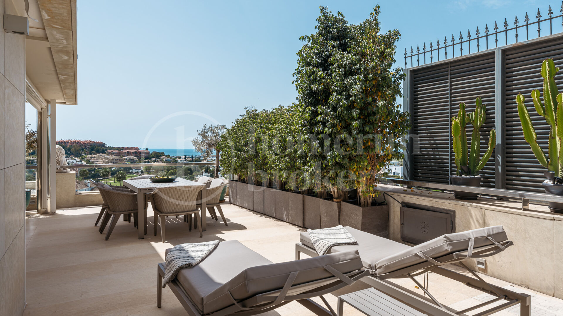Penthouse Los Arrayanes - with Panoramic Sea Views and Private Pool in Nueva Andalucia