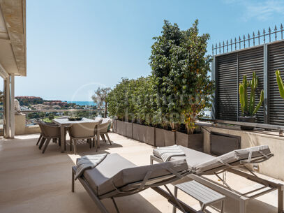 Penthouse Los Arrayanes - with Panoramic Sea Views and Private Pool in Nueva Andalucia