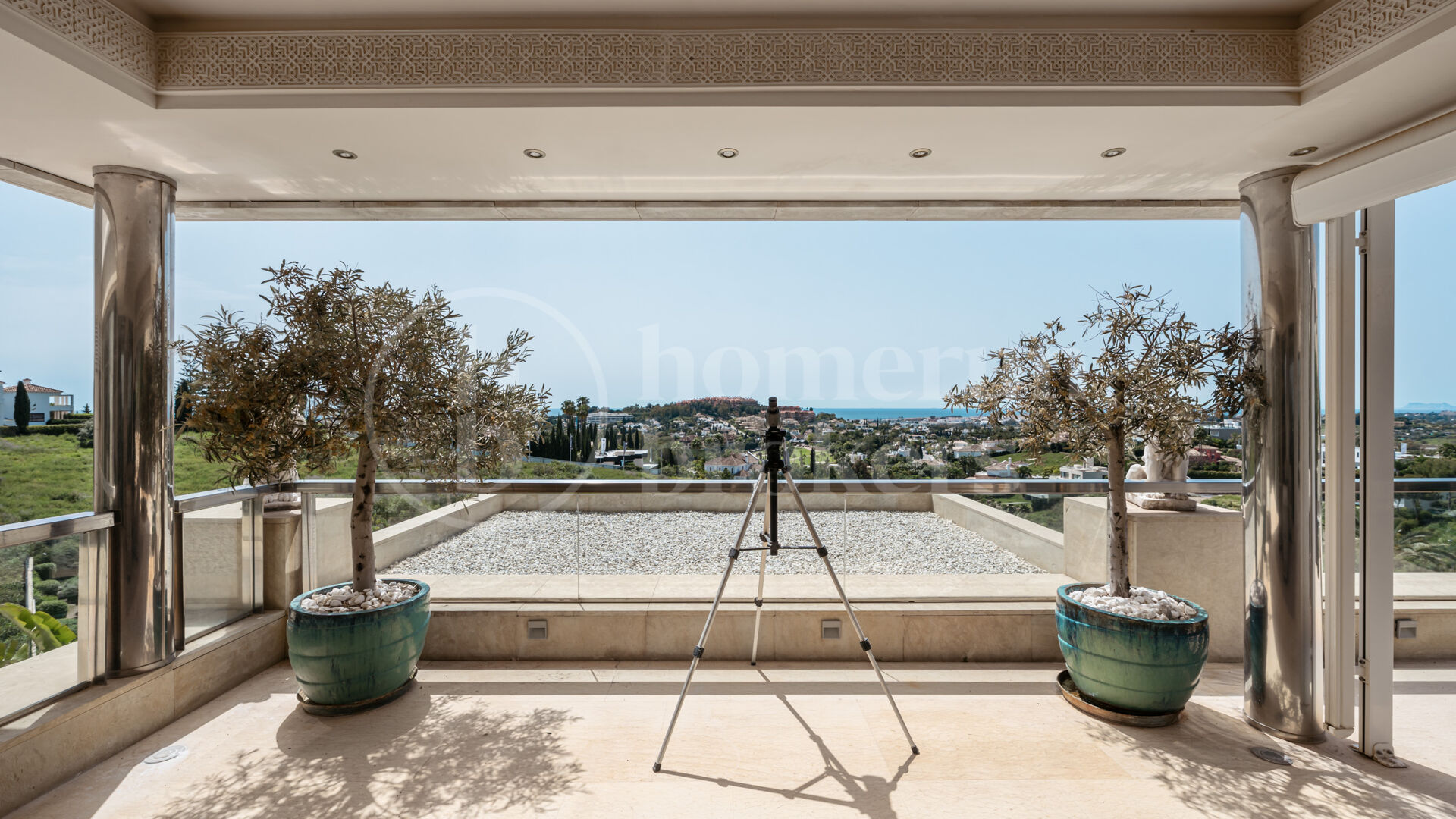 Penthouse Los Arrayanes - with Panoramic Sea Views and Private Pool in Nueva Andalucia