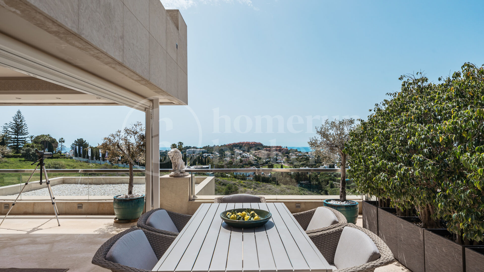 Penthouse Los Arrayanes - with Panoramic Sea Views and Private Pool in Nueva Andalucia