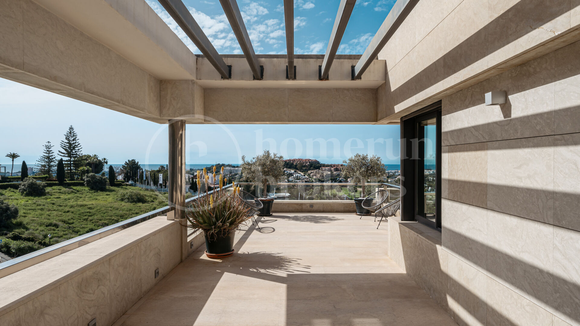 Penthouse Los Arrayanes - with Panoramic Sea Views and Private Pool in Nueva Andalucia