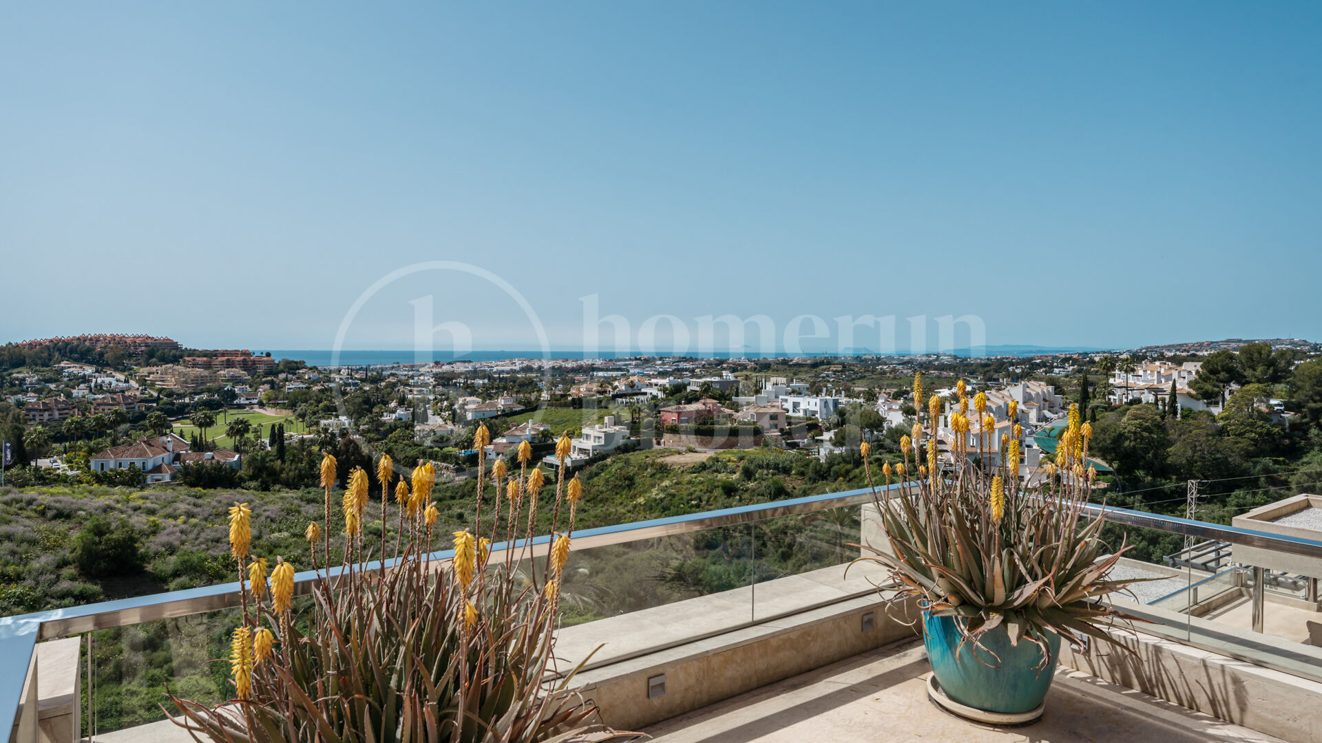Penthouse Los Arrayanes - with Panoramic Sea Views and Private Pool in Nueva Andalucia