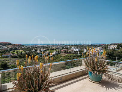 Penthouse Los Arrayanes - with Panoramic Sea Views and Private Pool in Nueva Andalucia