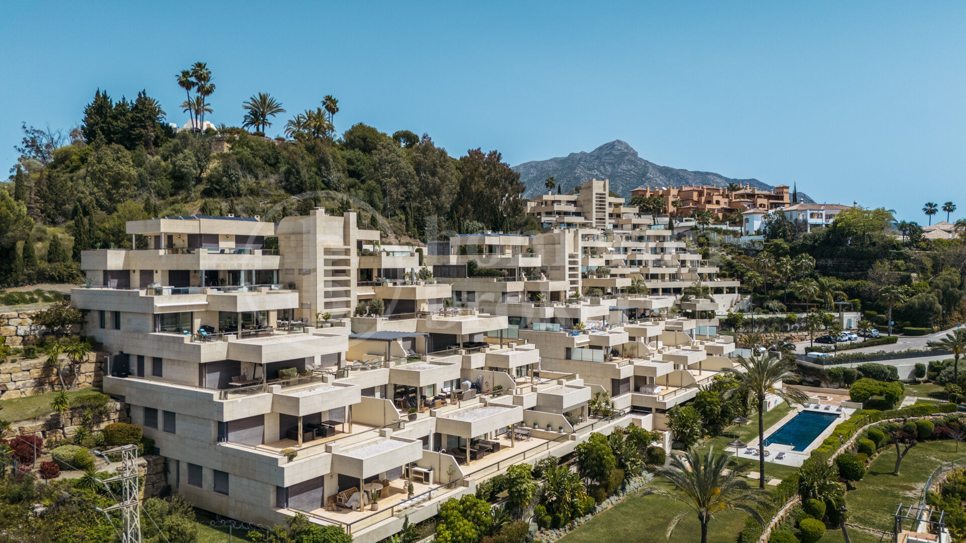 Penthouse Los Arrayanes - with Panoramic Sea Views and Private Pool in Nueva Andalucia