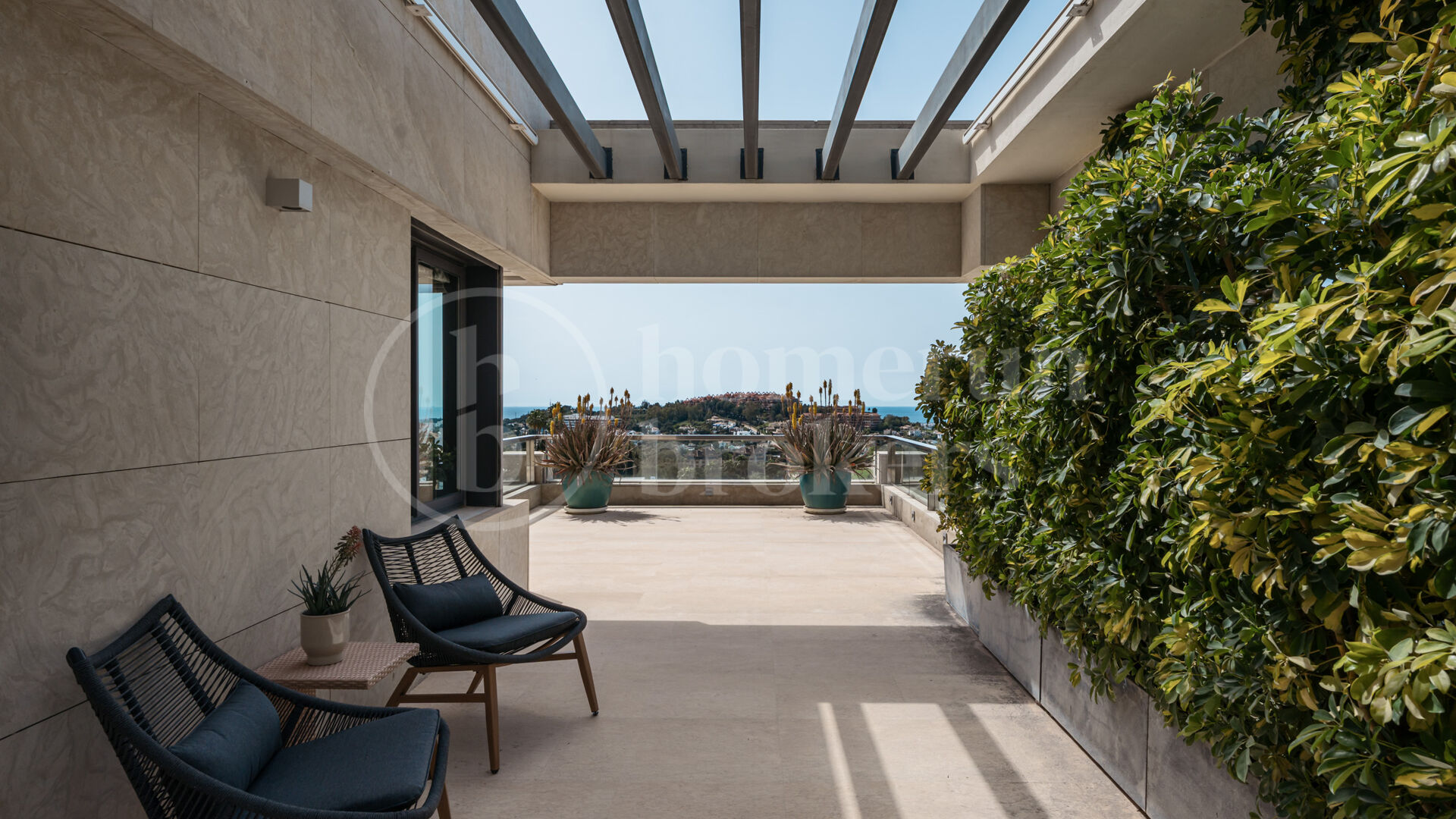 Penthouse Los Arrayanes - with Panoramic Sea Views and Private Pool in Nueva Andalucia