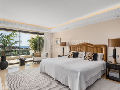 Penthouse Los Arrayanes - with Panoramic Sea Views and Private Pool in Nueva Andalucia