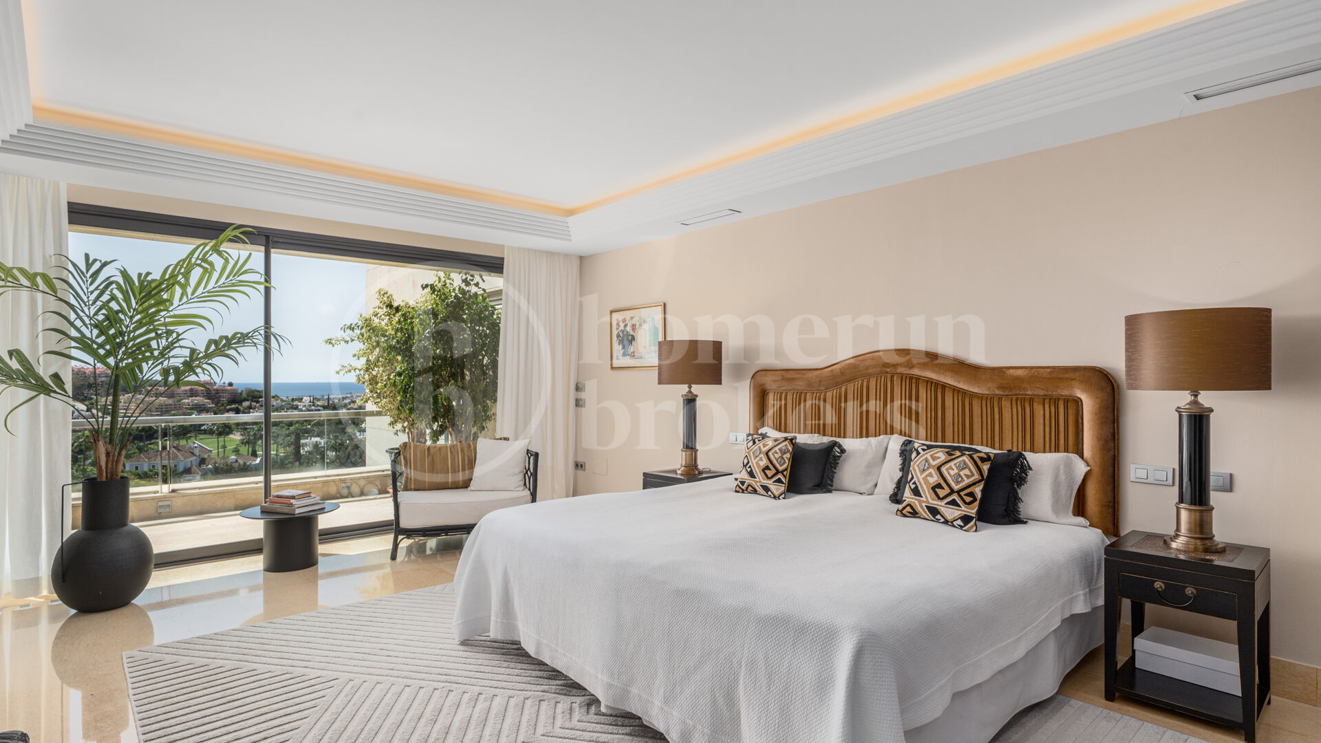 Penthouse Los Arrayanes - with Panoramic Sea Views and Private Pool in Nueva Andalucia