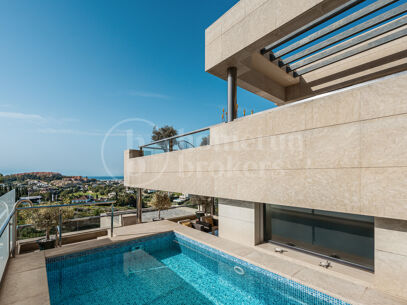 Penthouse Los Arrayanes - with Panoramic Sea Views and Private Pool in Nueva Andalucia