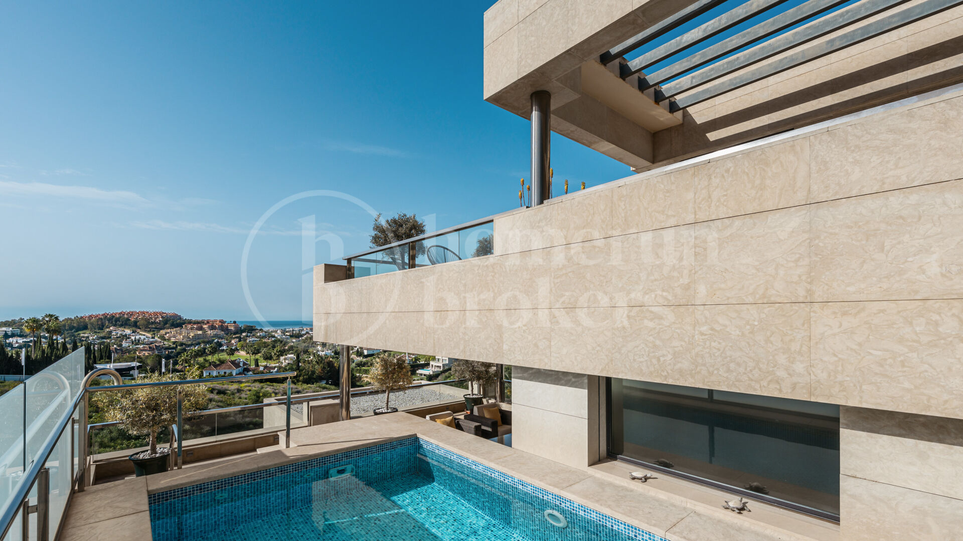 Penthouse Los Arrayanes - with Panoramic Sea Views and Private Pool in Nueva Andalucia