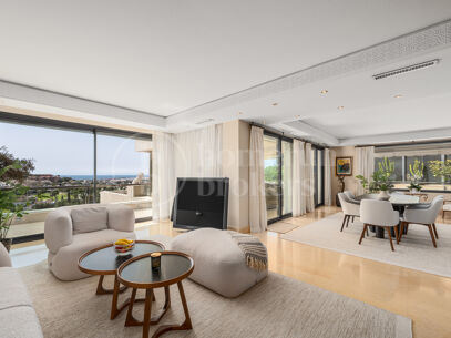 Penthouse Los Arrayanes - with Panoramic Sea Views and Private Pool in Nueva Andalucia