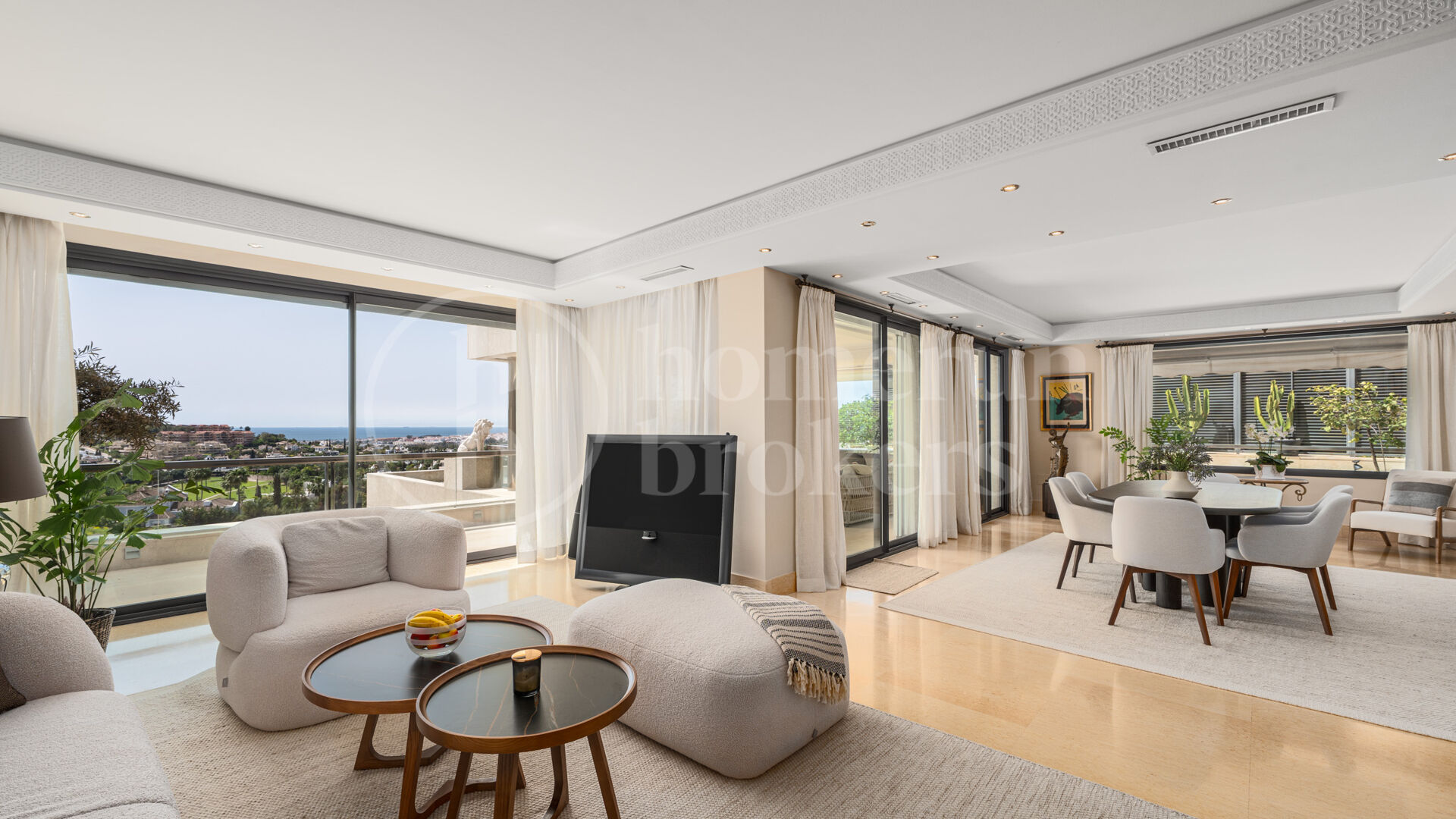 Penthouse Los Arrayanes - with Panoramic Sea Views and Private Pool in Nueva Andalucia