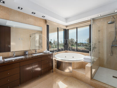 Penthouse Los Arrayanes - with Panoramic Sea Views and Private Pool in Nueva Andalucia