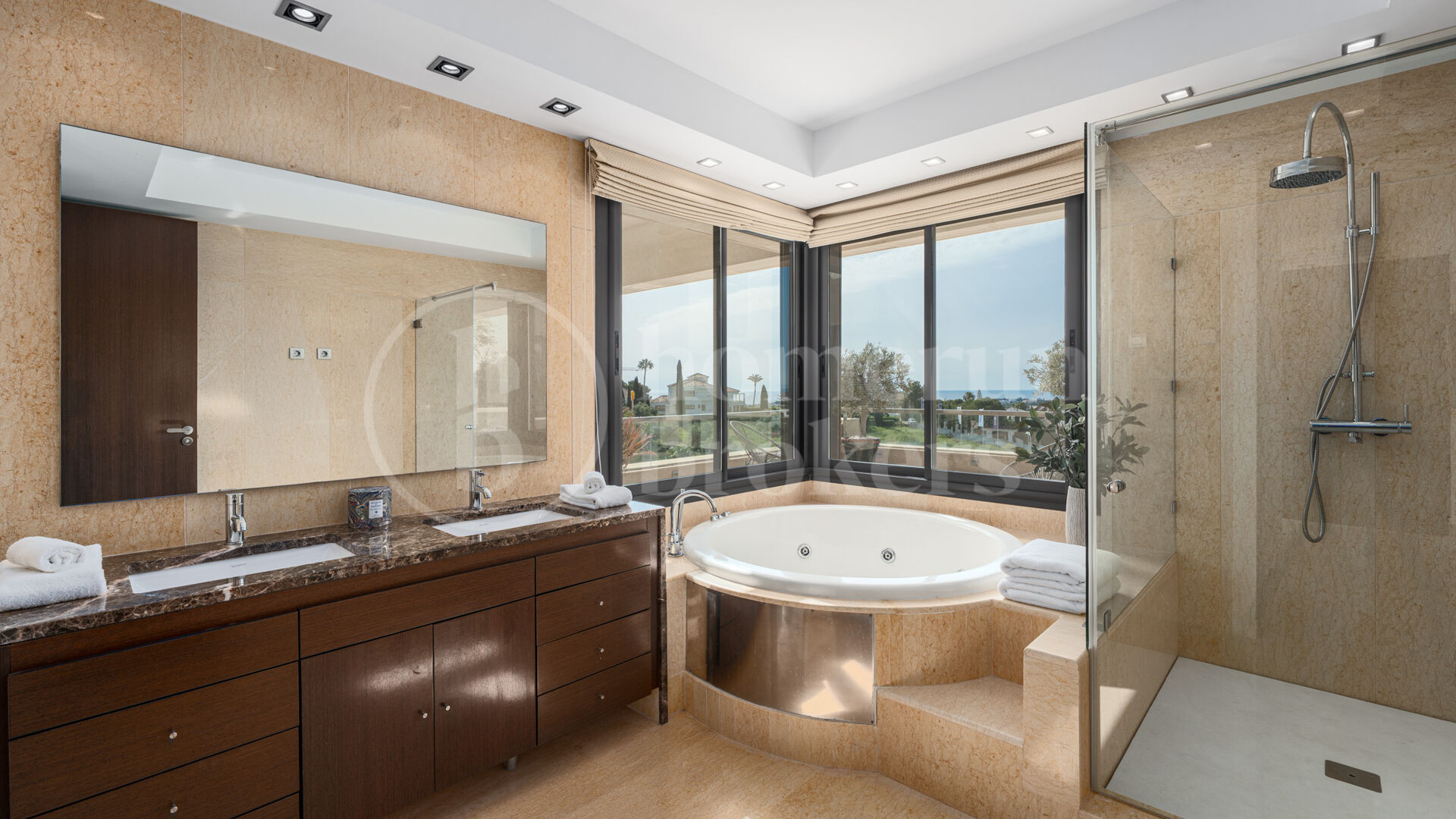 Penthouse Los Arrayanes - with Panoramic Sea Views and Private Pool in Nueva Andalucia